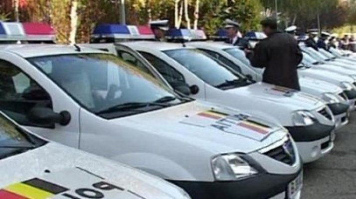 Băsescu vrea să dea afară poliţiştii fără studii: Au făcut cursuri pe genunchi